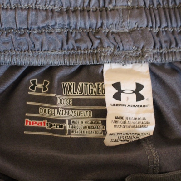 Under Armour, gray Loose heatGear shorts Youth XL - Picture 4 of 7